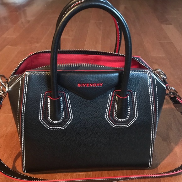 Givenchy Handbags - Givenchy Antigona medium satchel